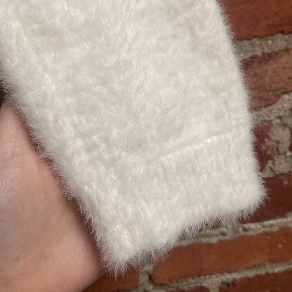 Forever 21 fluffy crop aweater - Picture 3 of 6
